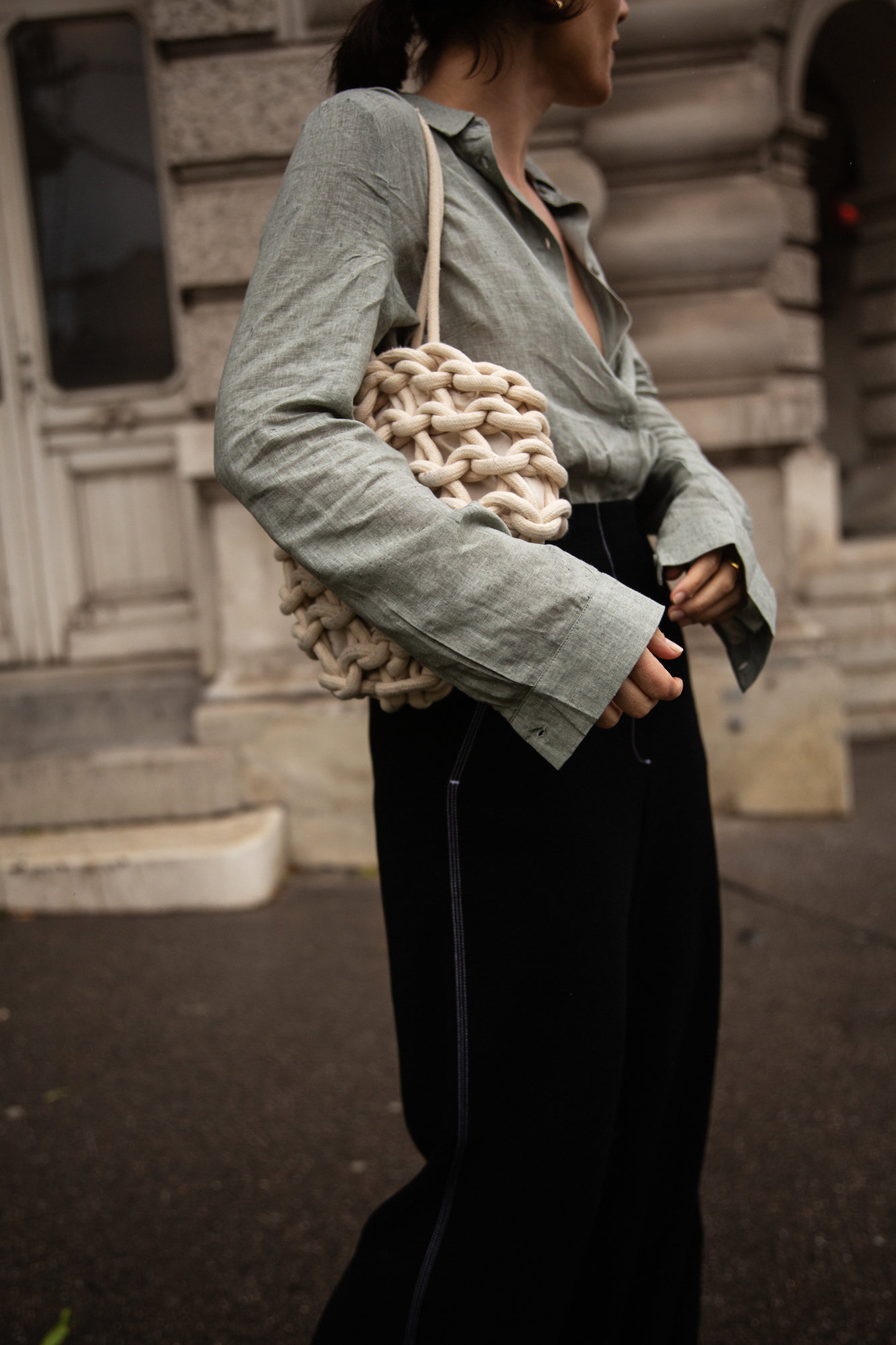 The Everyday: linen shirts + white sneakers I More up on viennawedekind.com #alienina #linenshirt
