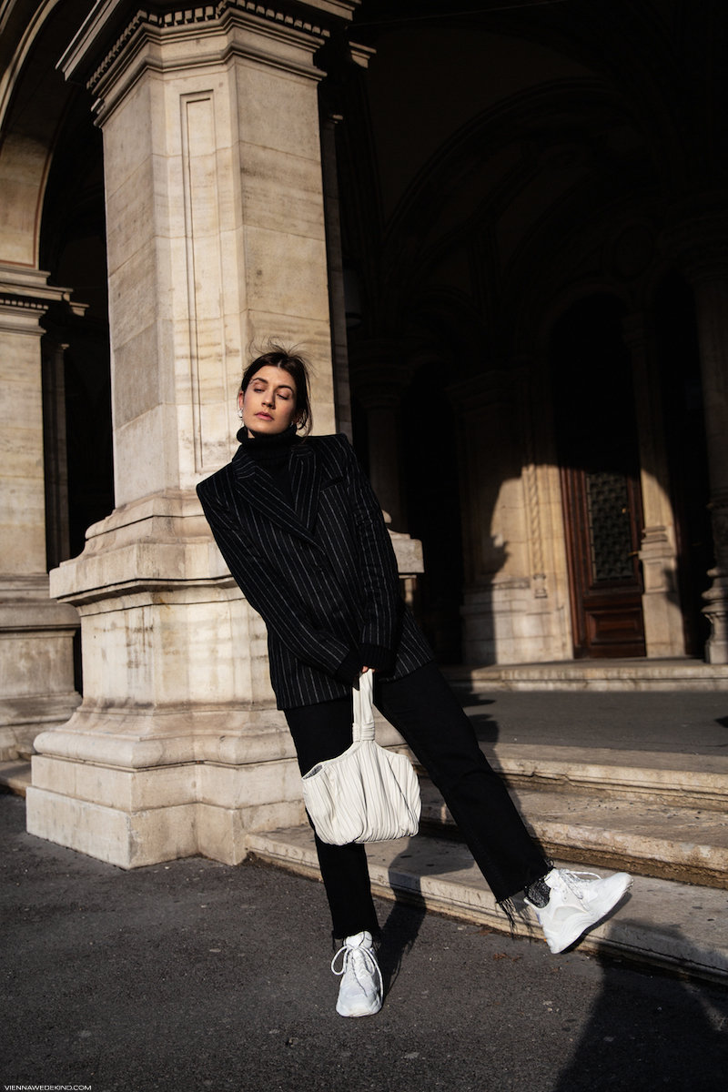 Max-Mara-Ketty-Bag-Striped-Blazer-Iro-Paris-Curverunner-Sneakers-VIENNA-WEDEKIND (4)