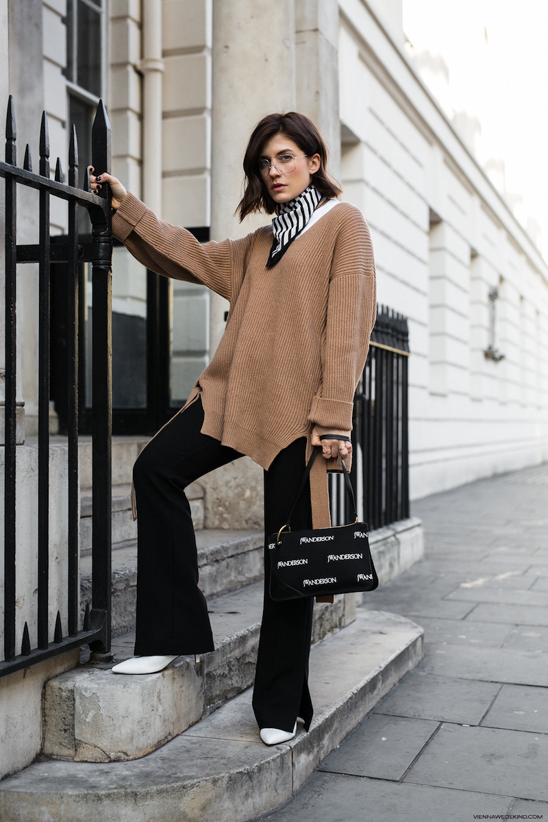 Stella-McCartney-Oversized-Ribbed-Cashmere-Sweater-White-Boots-JW-Anderson-Canvas Bag-LFW-AW18-VIENNA-WEDEKIND