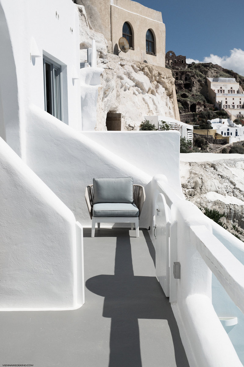 Charisma-Suites-Oia-Best-Luxury-Hotels-Santorini-VIENNA-WEDEKIND (4)