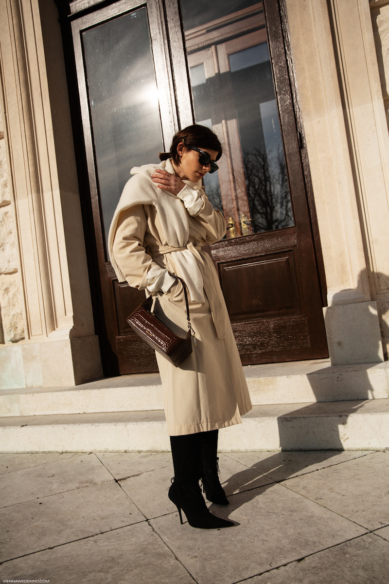 Neutrals, Trenchcoats & Retro Bags I More up on viennawedekind.com
